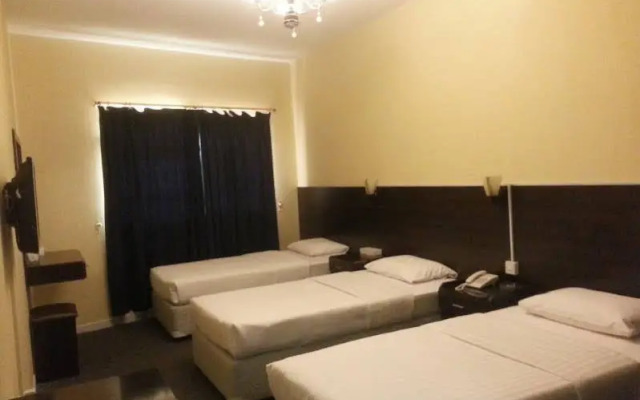 Royal Creek Hotel