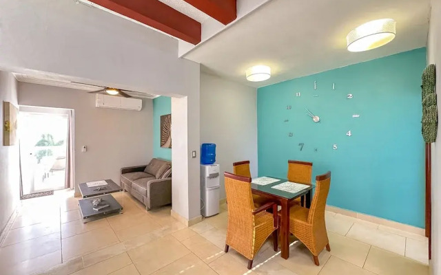 Gorgeous 1 BR PH Apartment w Jacuzzi