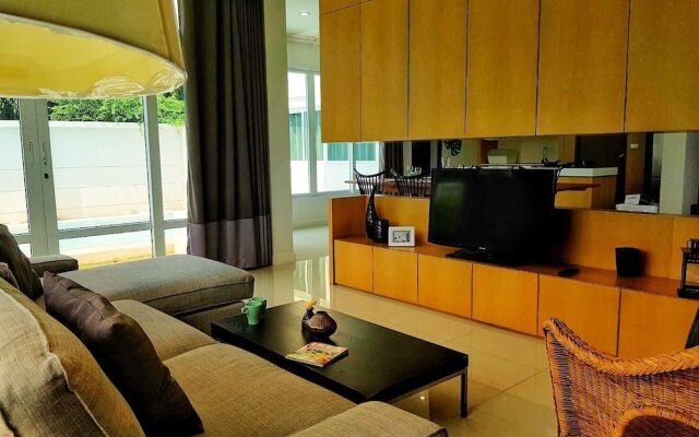 AnB Pool Villa 4BR Beachfront in Pattaya