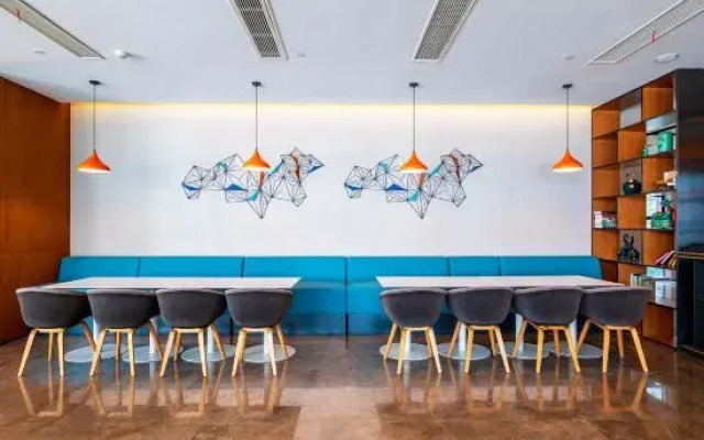 Holiday Inn Express (Pinghu Economic Development Zone)