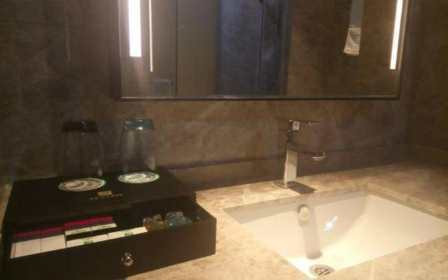 Jiayan Xintianli Hotel