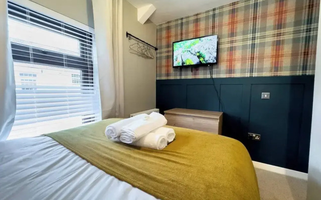Monthly Stay 3 bed Bike Store Contractors