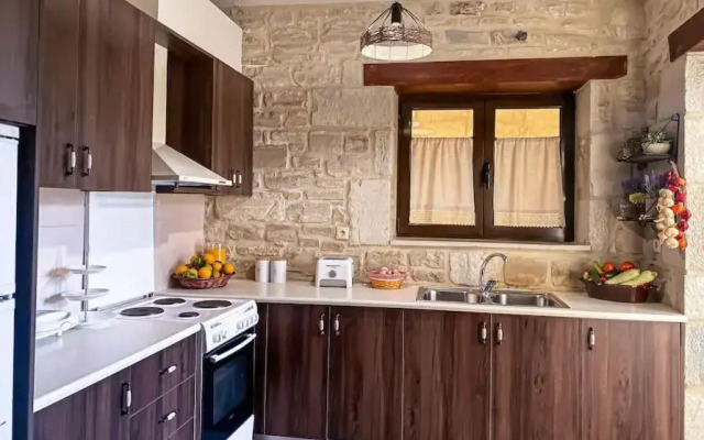 Olive Land - Γη Της Ελιας / Stone Villa.
