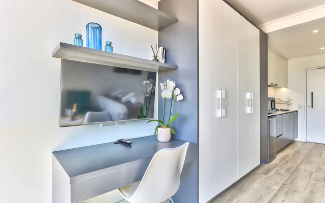 Stunning work pad on 1onAlbert- 601