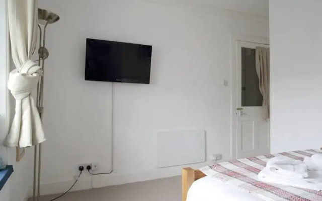 Central 2 Bedroom Flat In Edinburgh