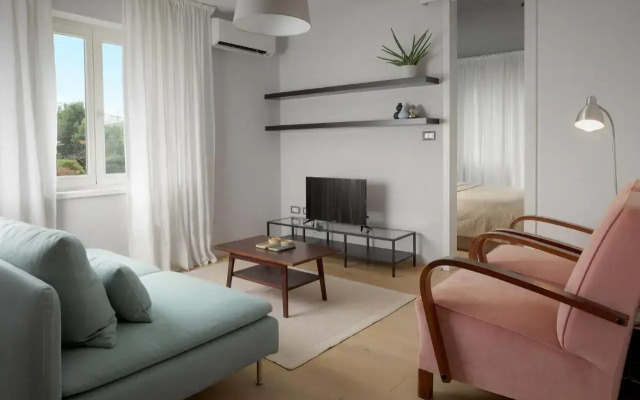 elegant, cosy and quiet, just 1 min to amphiteatre