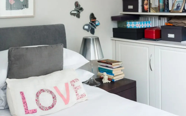 Pleasant Earl s Court Apartment Near Hyde Park