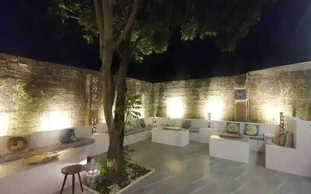 Serenity Courtyard Hotel