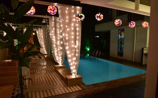 16 Degrees North, Candolim