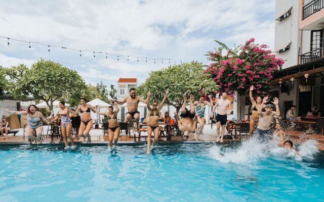 Cococha Hostel  Pool Club Adult Only