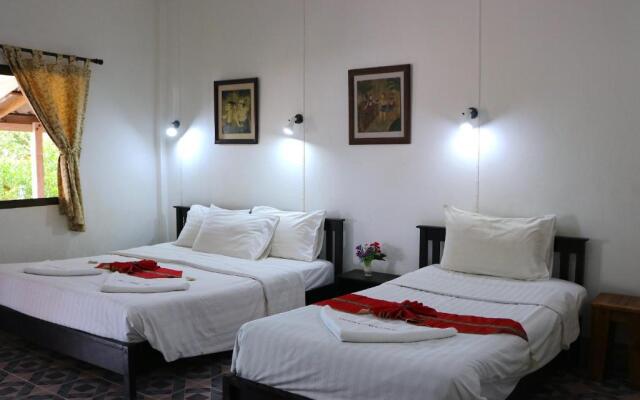 Deng's Kamala Beach Guesthouse