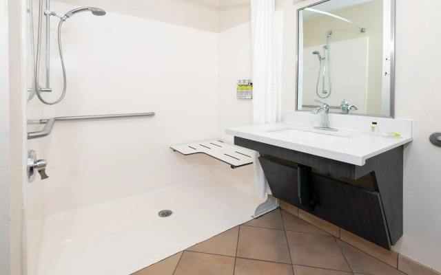 Candlewood Suites Athens by IHG