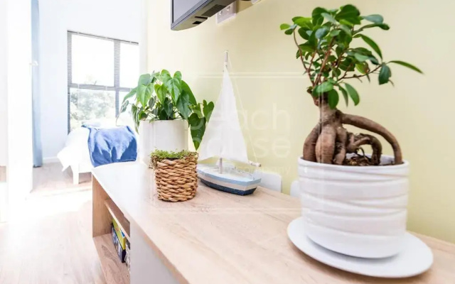 Warm Contemporary 2-bedroom apartment- Blouberg, Cape Town