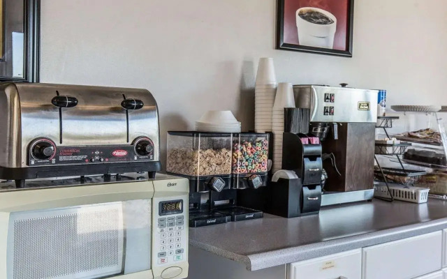 Ameri-Stay Inn & Suites