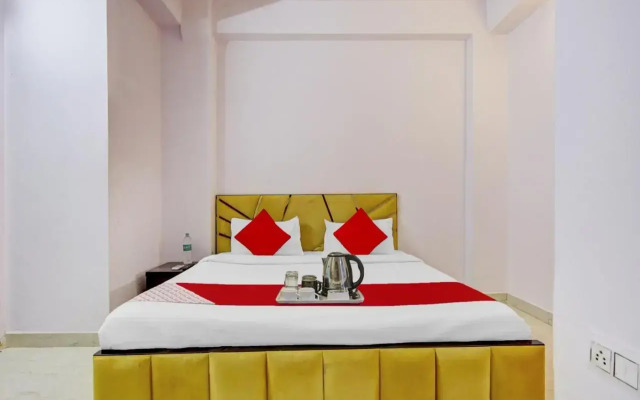 OYO Flagship 80478C Yadav Residency