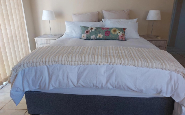 Cenikma Guest Suites - Couples Room