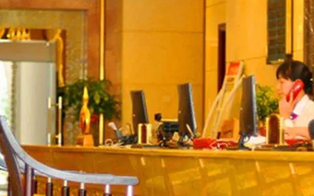 Guilin Jinsangzi International Hotel (Liangjiang Sihu Elephant Trunk Hill)