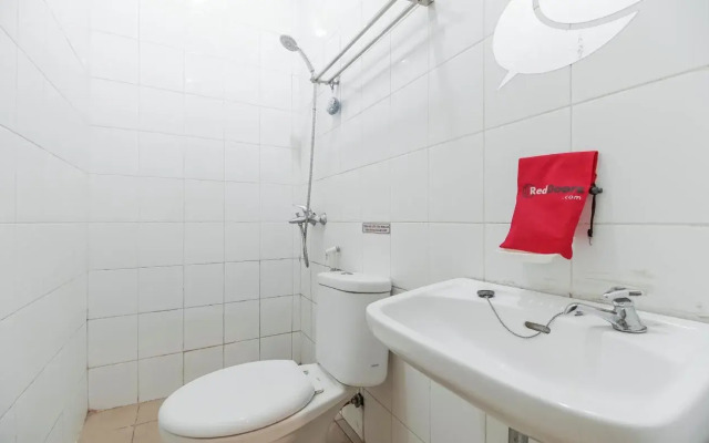 RedDoorz Plus @ Hertasning Area