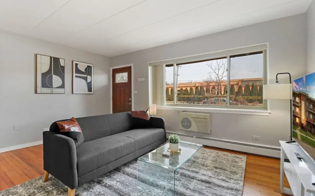 Cozy 1BR Apartment in Arlington Heights