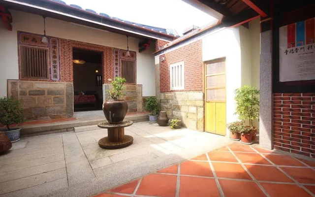 Longmen Inn Bed and Breakfast