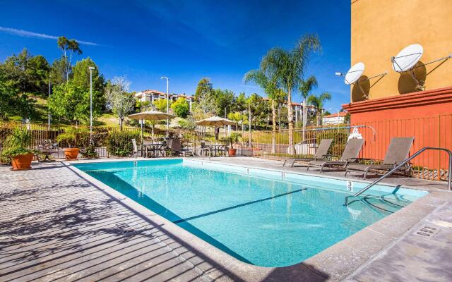 Comfort Suites Near Six Flags Magic Mountain