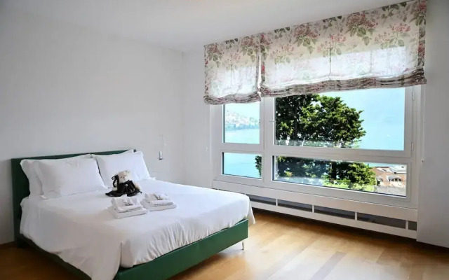 One & Only Lake View Apartment