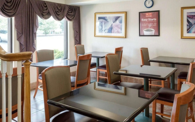 Econo Lodge Near Fort Gregg-Adams I-295