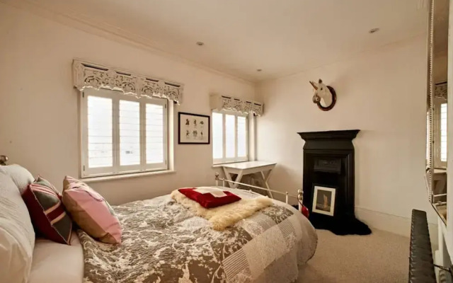 Central London Superb 4 Bedroom 18th Century Townhouse
