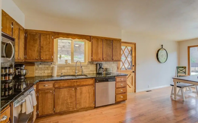 4BR Mountain Getaway Pikes Peak, Dog-friendly!