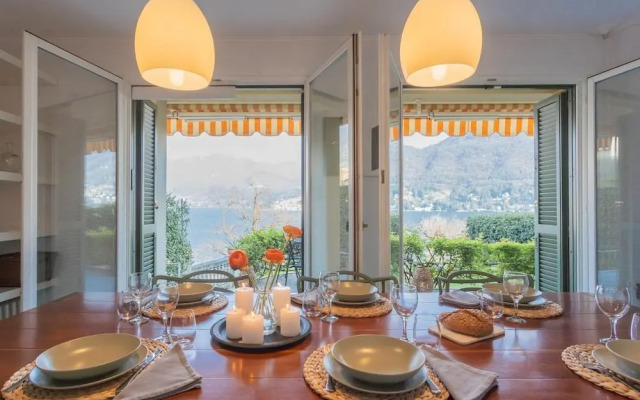 On the Lake - Private Garden Parking