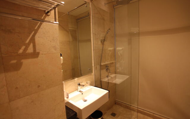 W Three Premier Hotel Lagaligo