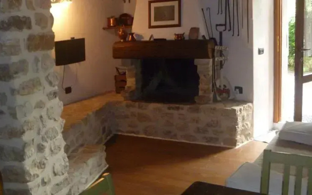 Casa in Borgo Medievale con Giardino ed Escursioni