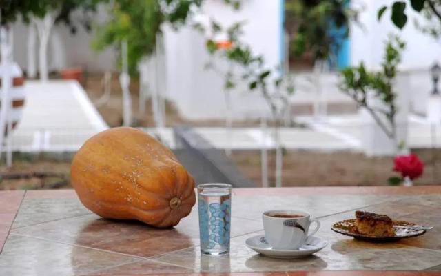 PERIVOLI 4-CHORA(5min away from the center by car)