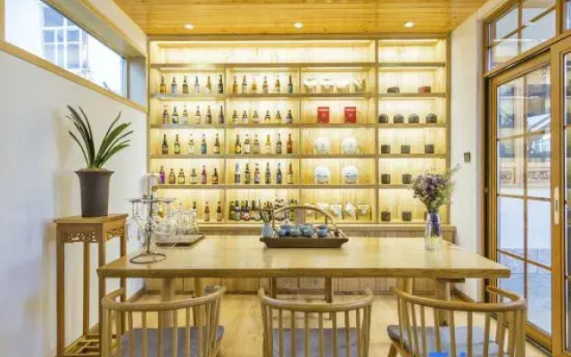 A-Jun And His Friends Entry Luxury Sunshine Garden Courtyard