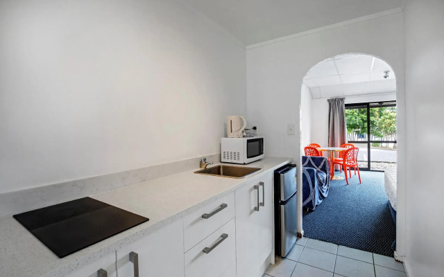 Oakwood Manor Motor Lodge