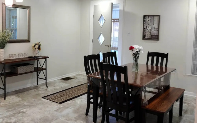 'the Shady Cottage' Millersburg Getaway w/ Deck