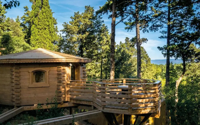 Hotel Les Cabanes Dans Les Bois