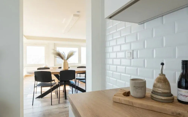 Stay With View, Ostend