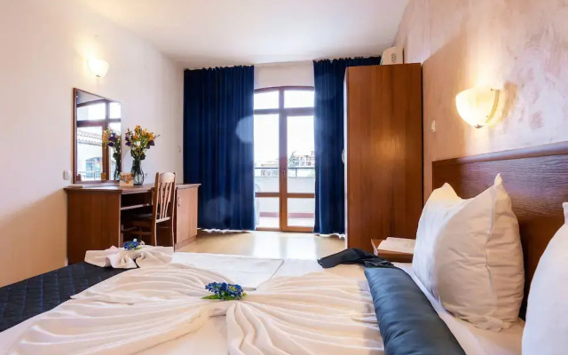 Complex Sunrise by HMG - All Inclusive