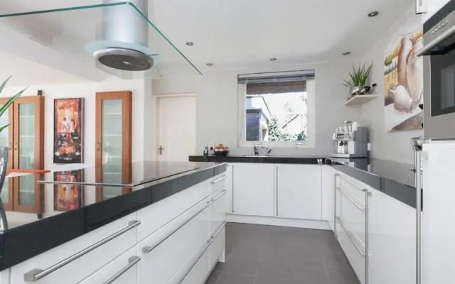 Exclusive villa AMS area