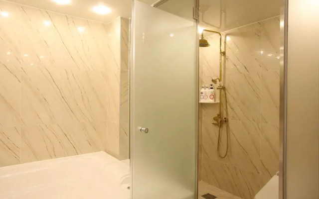 Hotel Cello Guri