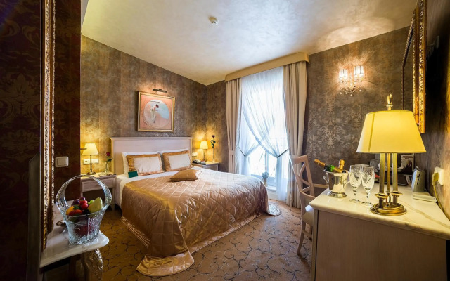 IMPERIAL Hotel & Restaurant