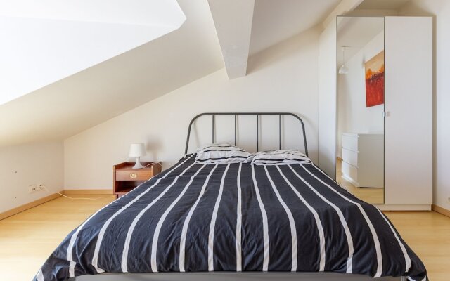 Picturesque Apartment in Bayeux with Private Courtyard