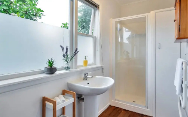 Sunny Grey Lynn Holiday Home