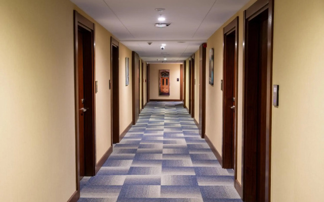 Grand Aras Hotel & Suites