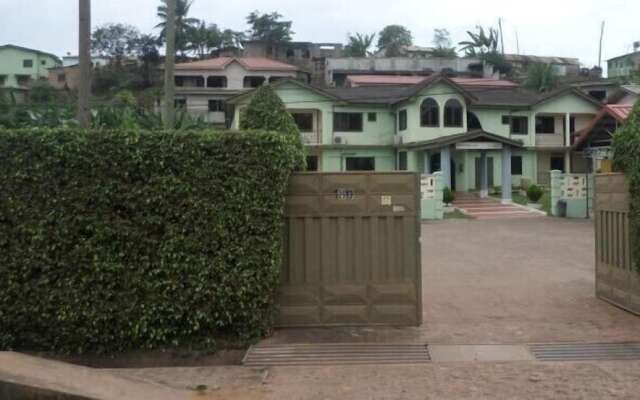 Boy Boison Elite Hotel