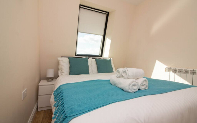 Stayzo Premiere Serviced Accommodation - 17