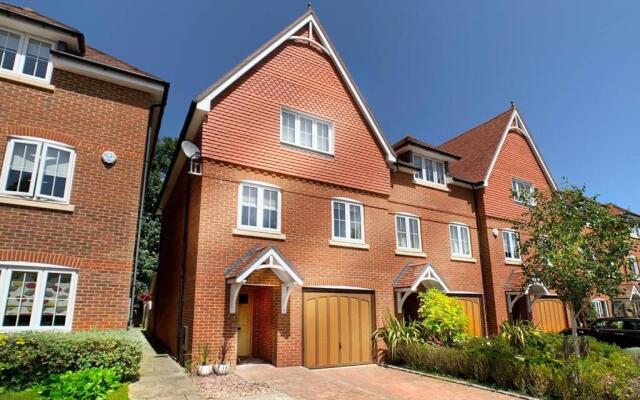 Maidenhead, Leander - 3 Bedroom - Parking & Garden