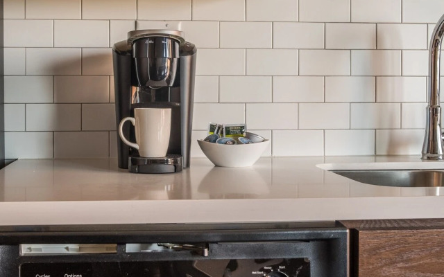 FRONTDESK Flux Apts Downtown Des Moines