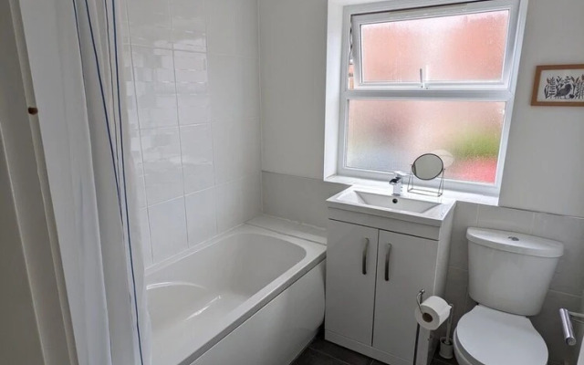 Beautiful and Spacious 4 Bedroom Home Armley Leeds